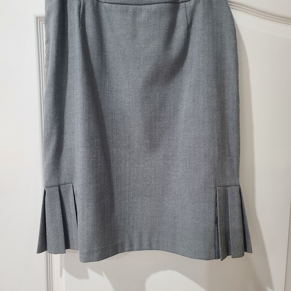 Ladies pleated skirt - Picture 3 of 5